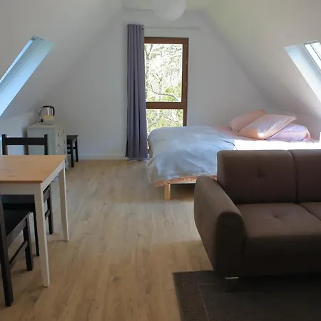 Aux Arbres Chanteurs Bed & Breakfast