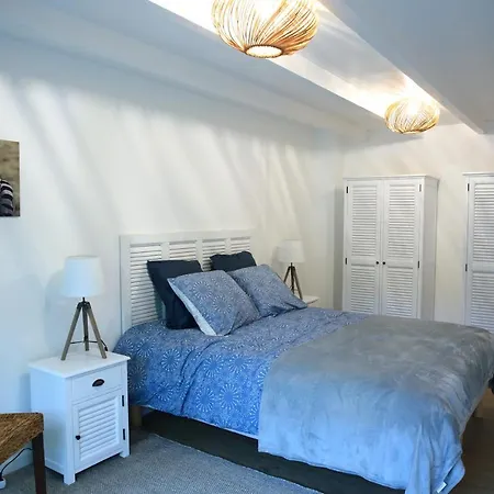 Aux Arbres Chanteurs Bed & Breakfast